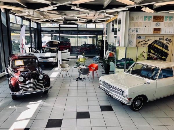 Showroom mit Opel-Oldtimern