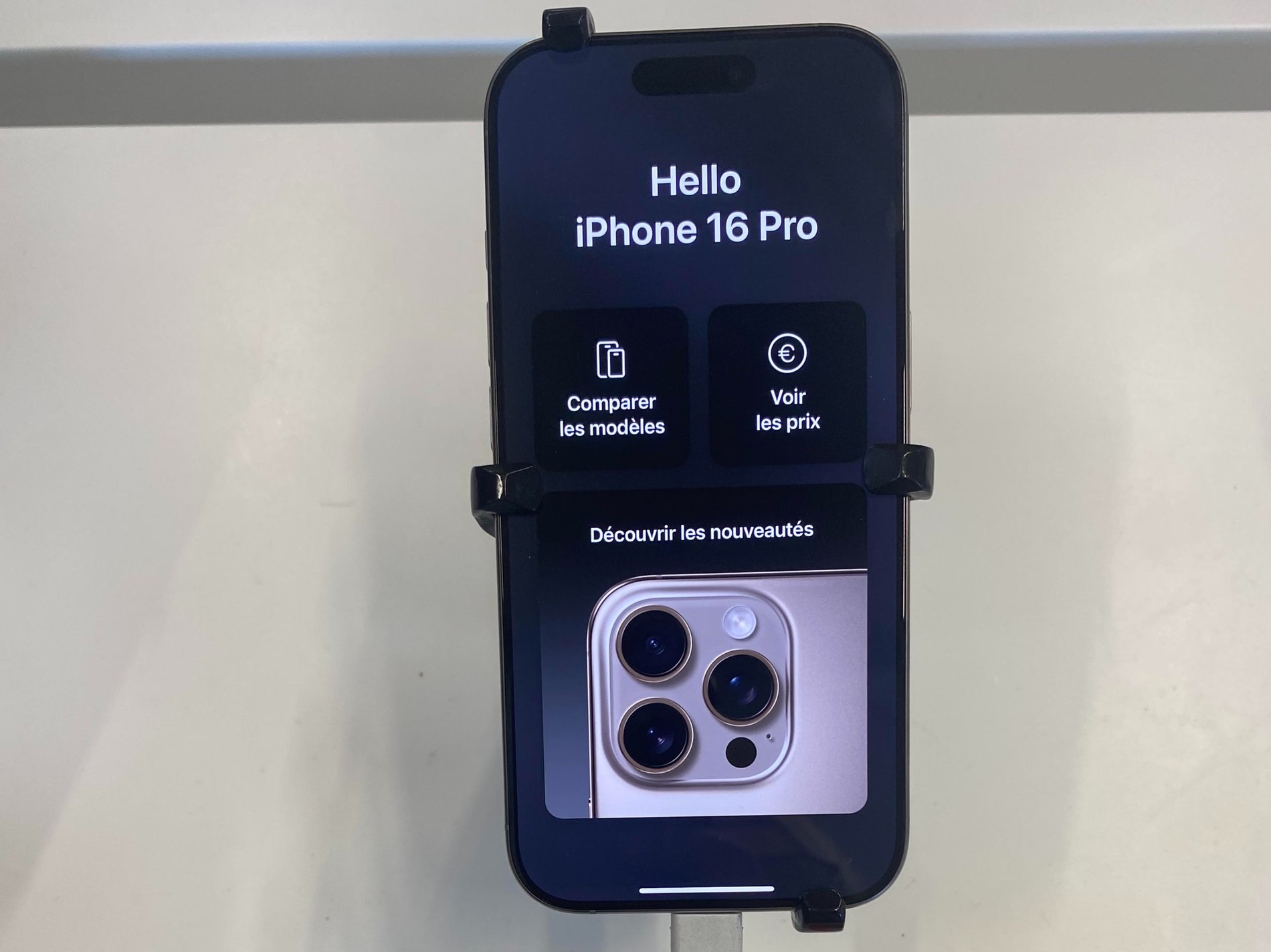 L'Iphone 16 Pro chez Boulanger Troyes - Saint Parres Aux Tertres.
