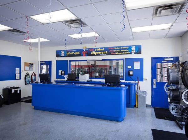 Tire Discounters Colerain Tires Alignment Brakes Autoglass In Cincinnati Oh