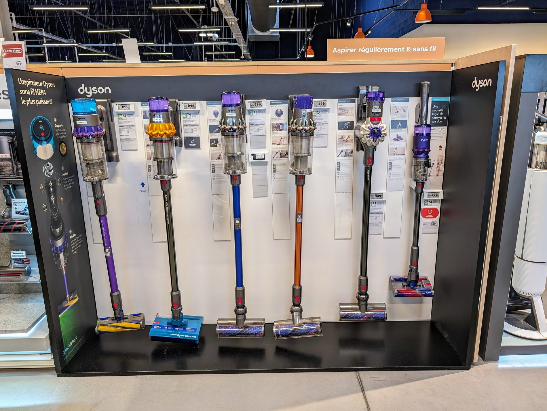 Les aspirateurs balai du Dyson Omni-glide au Dyson V15 Detect Absolute dans votre magasin Boulanger Persan Chambly !