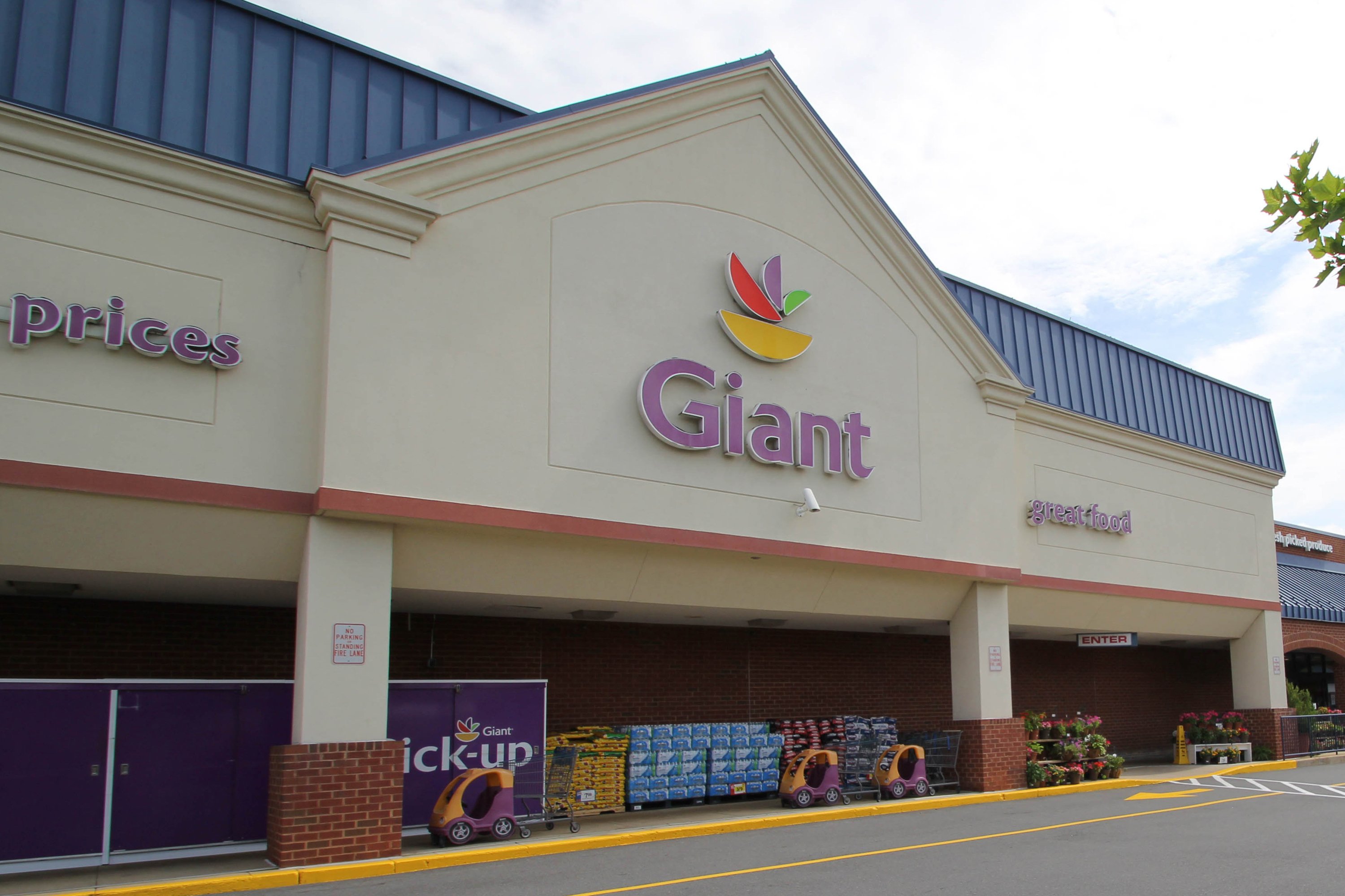 does giant grocery store sell cigarettes Food at 5581 Merchants View Square Haymarket, VA Walmart Cigarette Cabinets at Kid