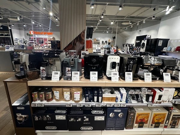 Rayon broyeur à café Delonghi Jura et Smeg chez Boulanger Parly2
