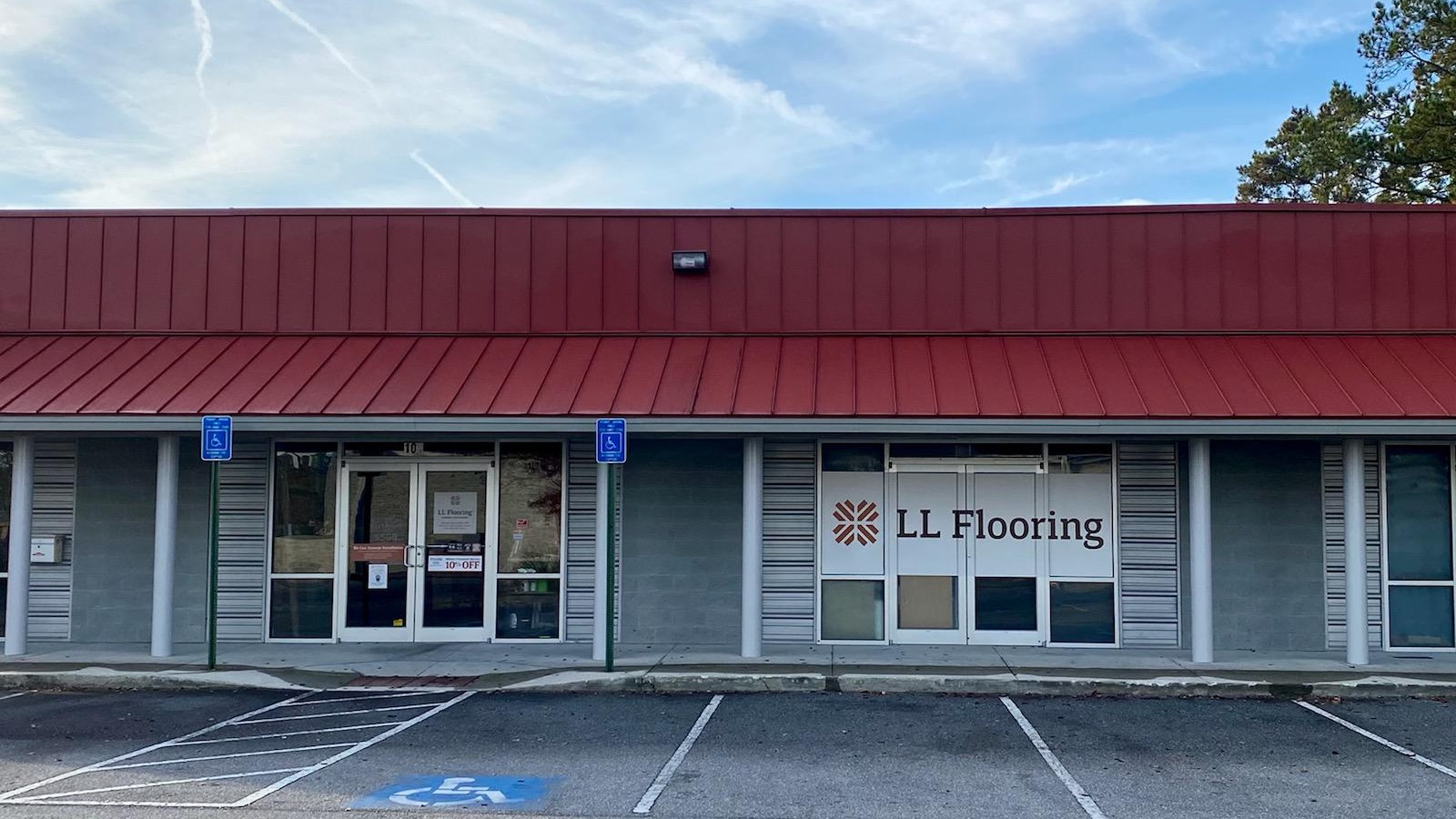 LL Flooring #1155 Savannah | 4131 Ogeechee Road | Storefront