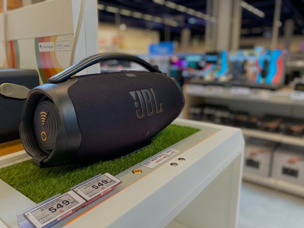 Espace multimédia, enceinte JBL, Magasin Boulanger Cannes-Mandelieu