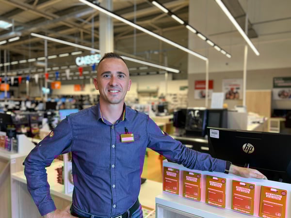 Romain Manche directeur de magasin