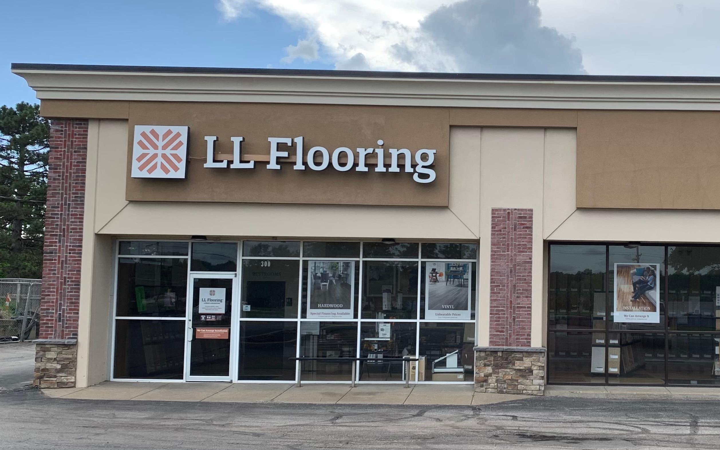 LL Flooring #1251 Lee's Summit | 300 NE 291 Highway | Storefront