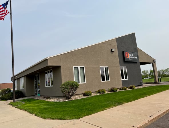 Exterior image of First Interstate Bank in Brandon, South Dakota.
