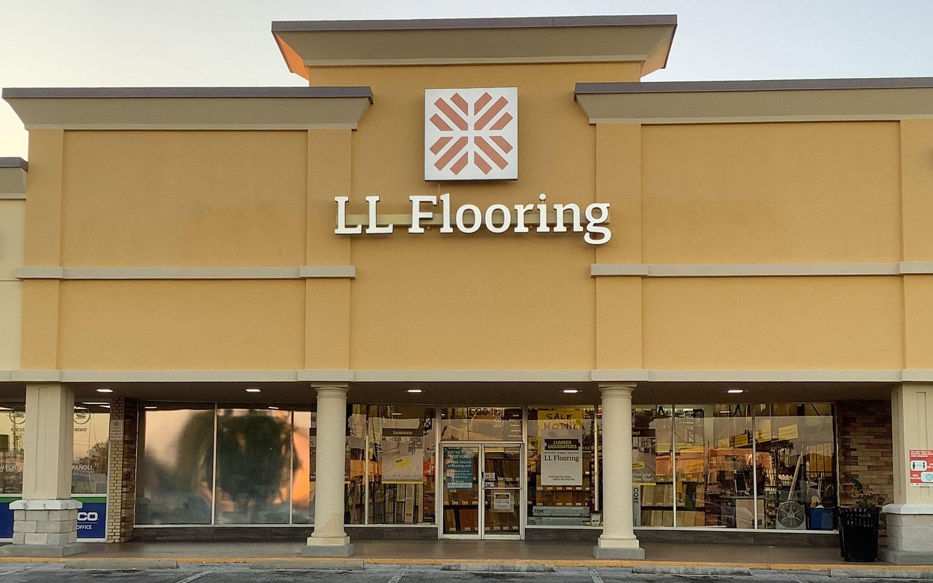 LL Flooring #1367 New Port Richey | 5201 US-19 | Storefront