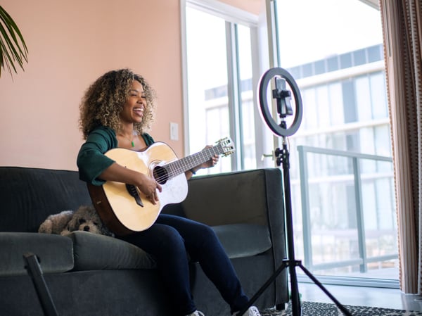 Content creator in Cape Coral, FL, using internet