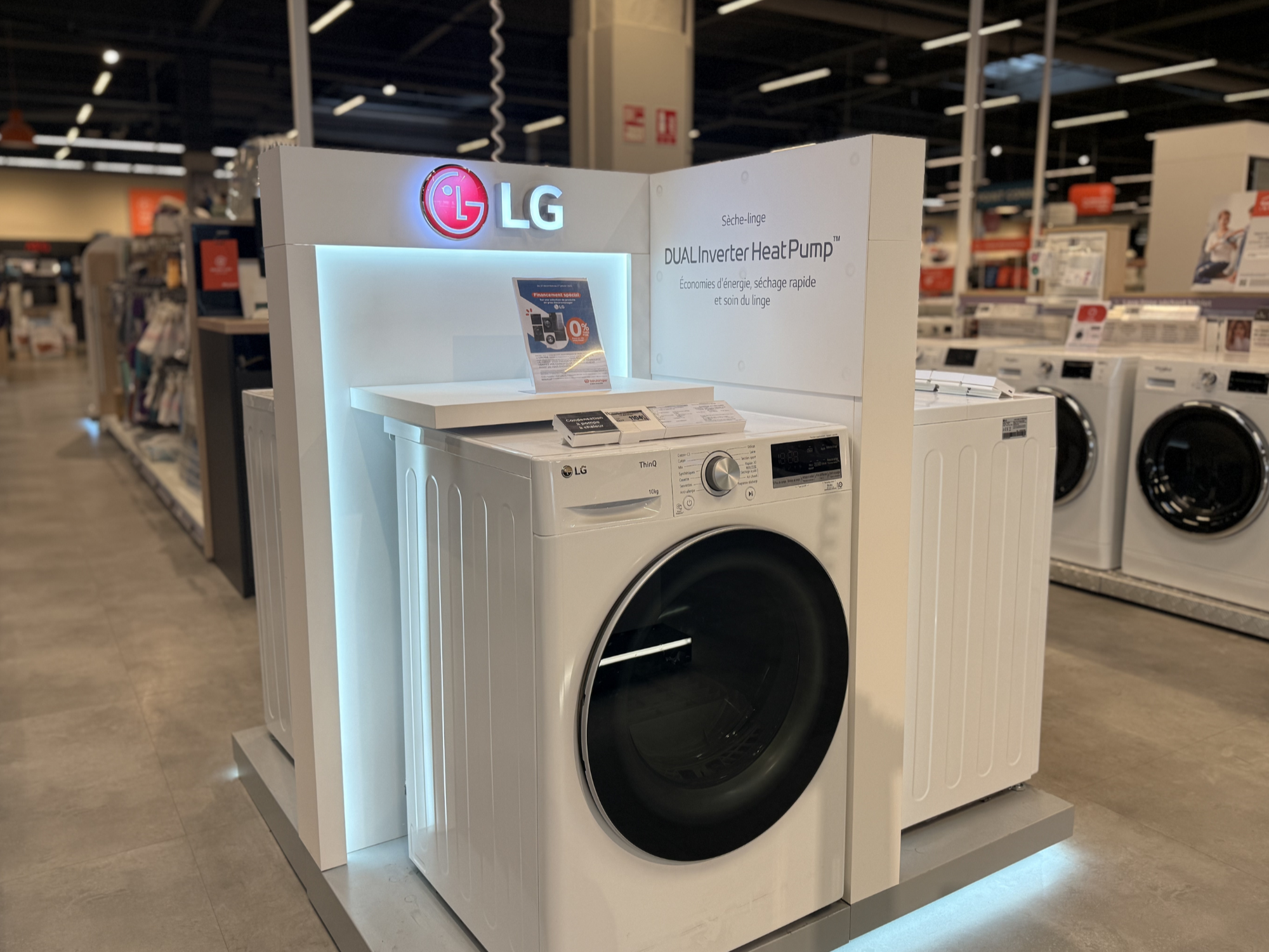 Sèche linge LG avec son économies d'énergie, son séchage rapide et son soin du linge. Actuellement disponible chez boulanger Rennes Saint-Grégoire.