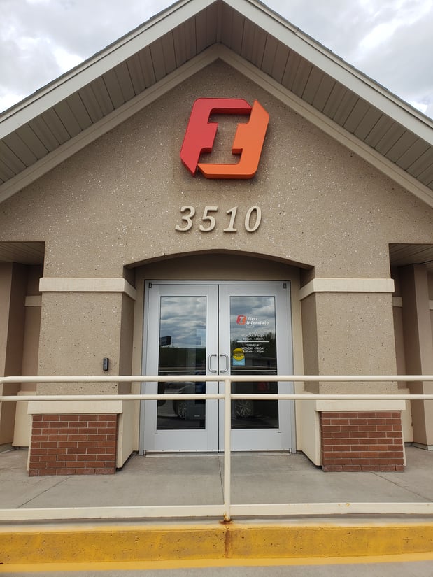 Exterior image of First Interstate Bank in Rapid City, SD.