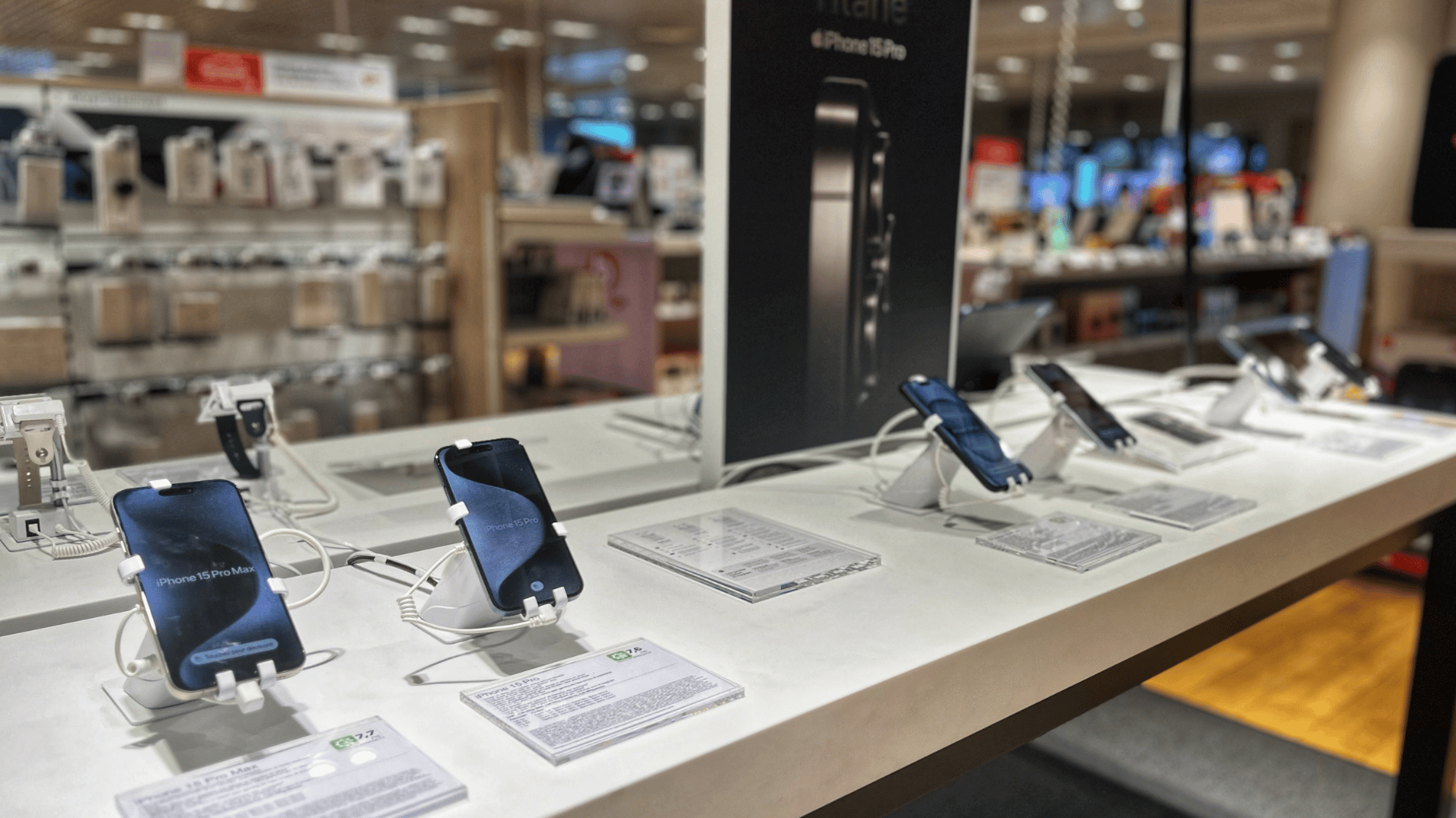 APPLE SMARTPHONE IPHONE 15 PRO MAX, 15 PRO, 15 PLUS ET 15 CHEZ BOULANGER NICE CAP 3000