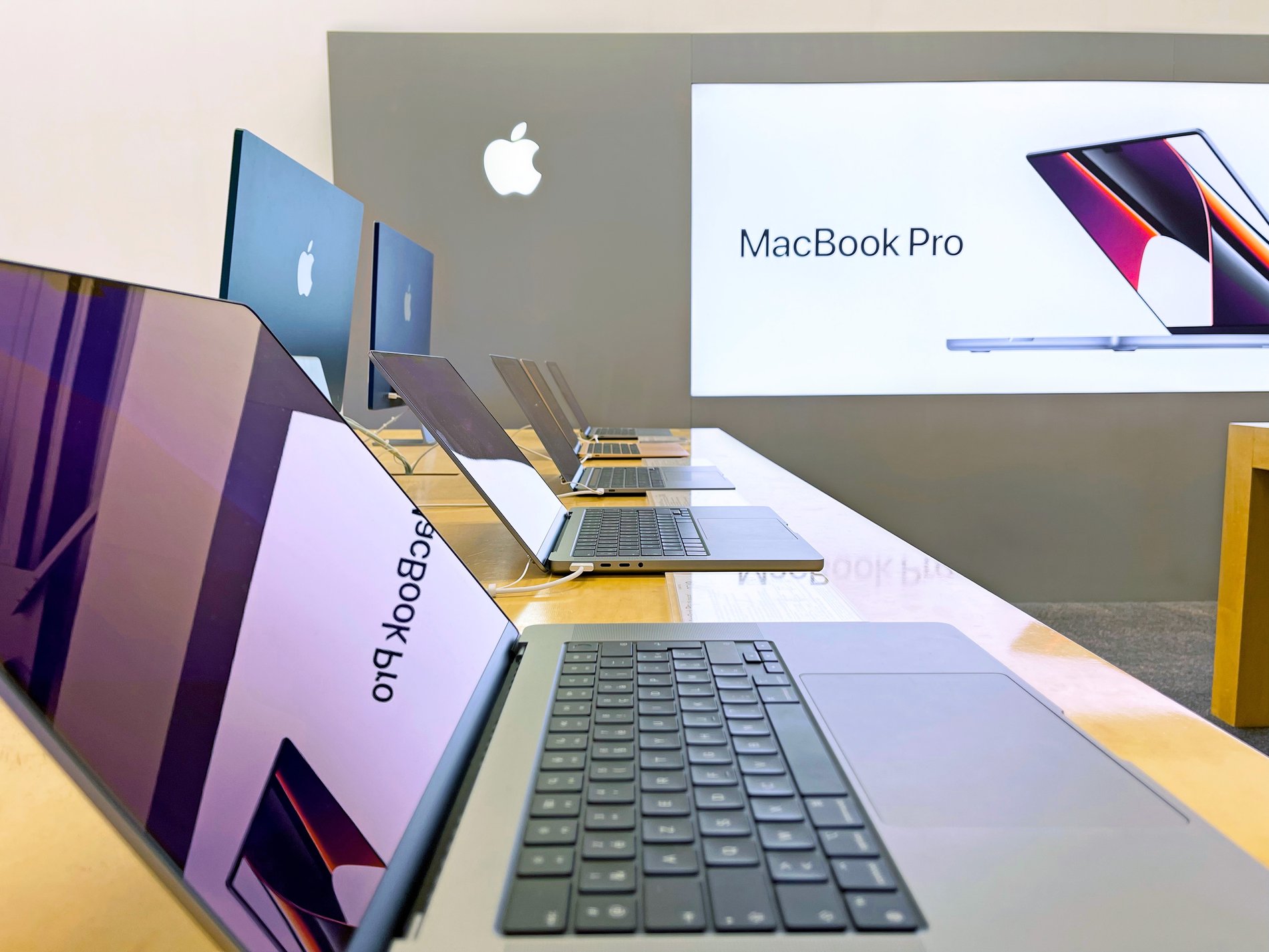 Votre espace Apple dans votre magasin Boulanger Toulon La Garde et les macbook pro puce M1 pro et max