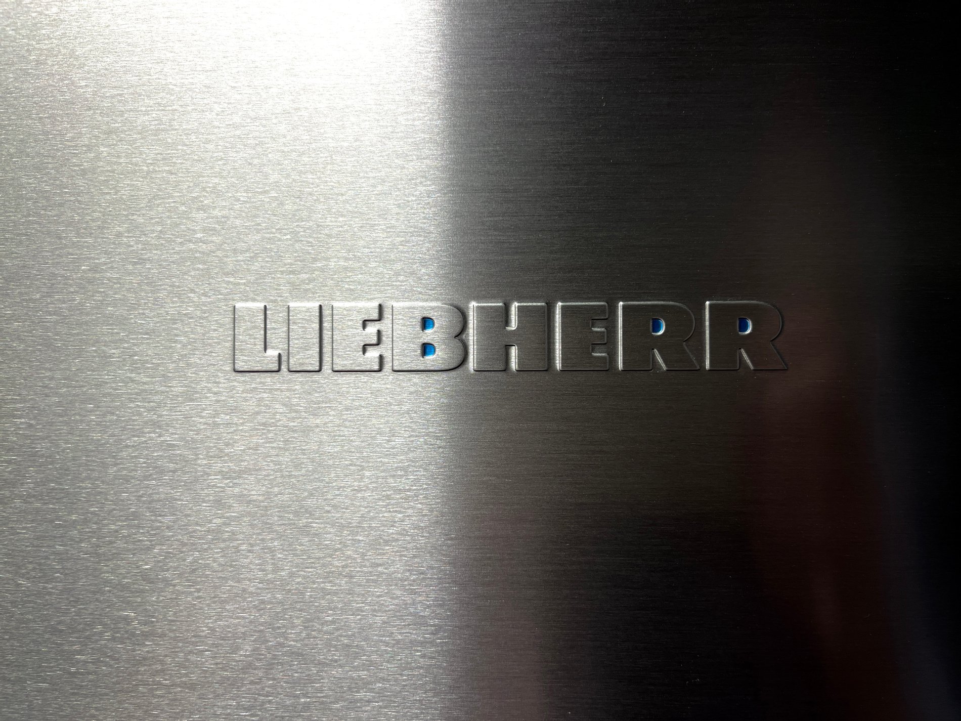 Logo Liebherr inscrit sur les réfrigérateur et congélateur au sein du magasin Boulanger Aix-en-Provence