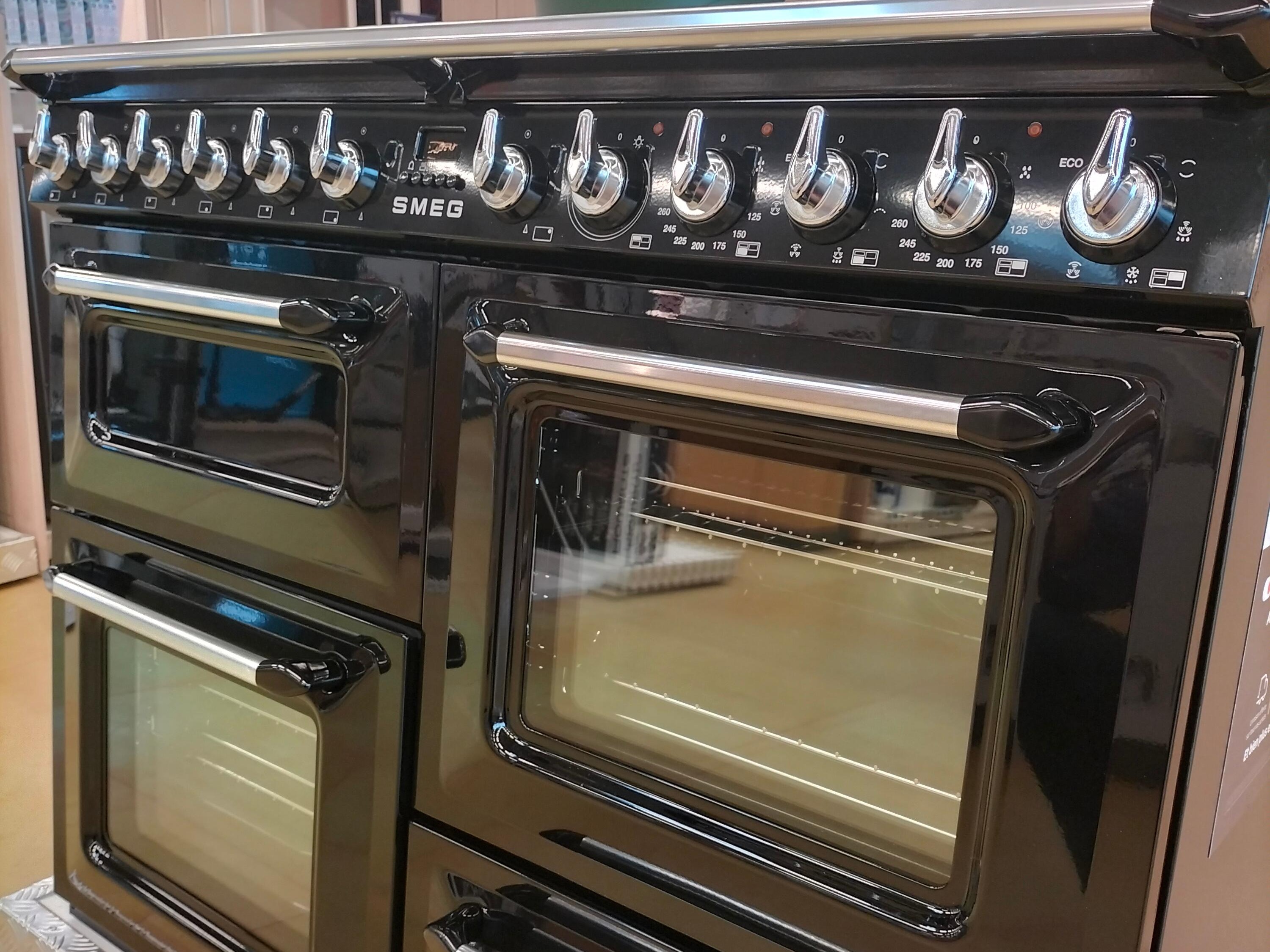 Boulanger Toulouse Fenouillet cuisinière grande largeur Smeg