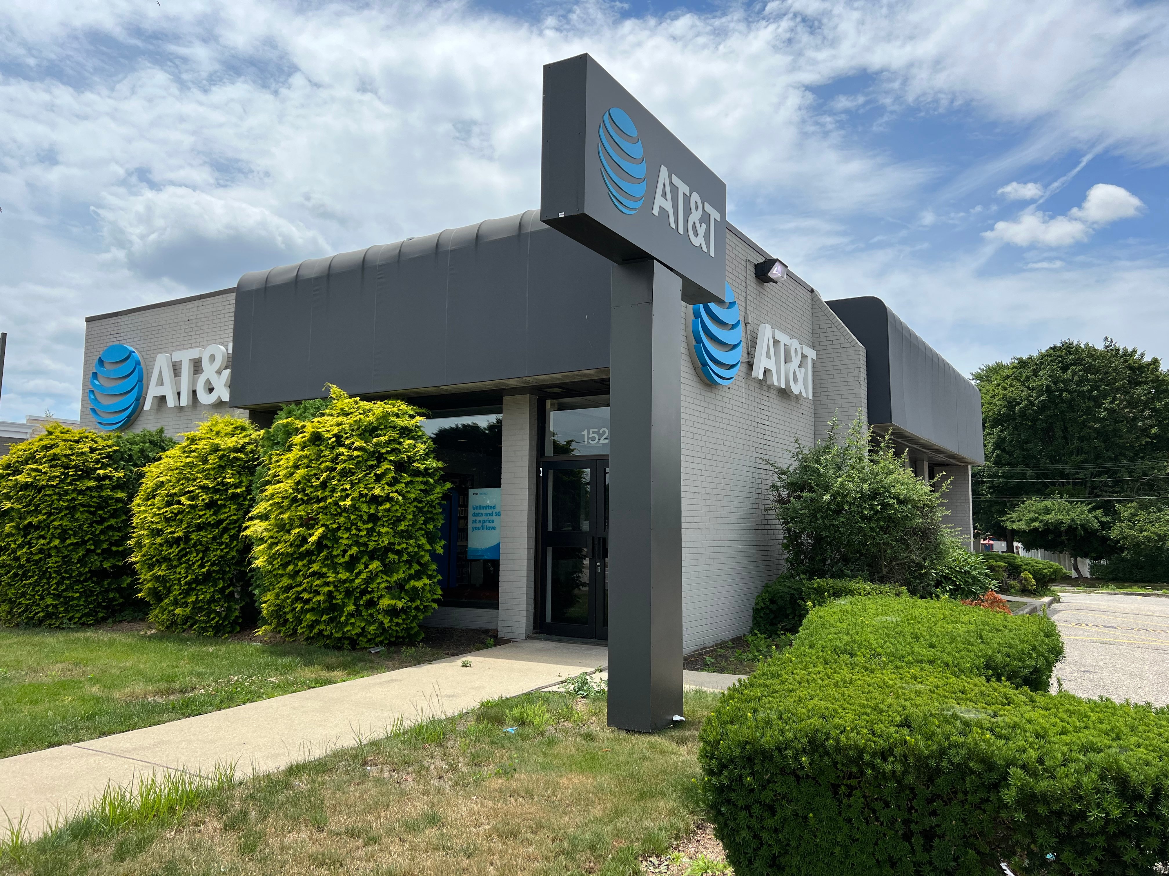 AT&T Deer Park Town Center Cell Phones, Wireless Plans & Accessories