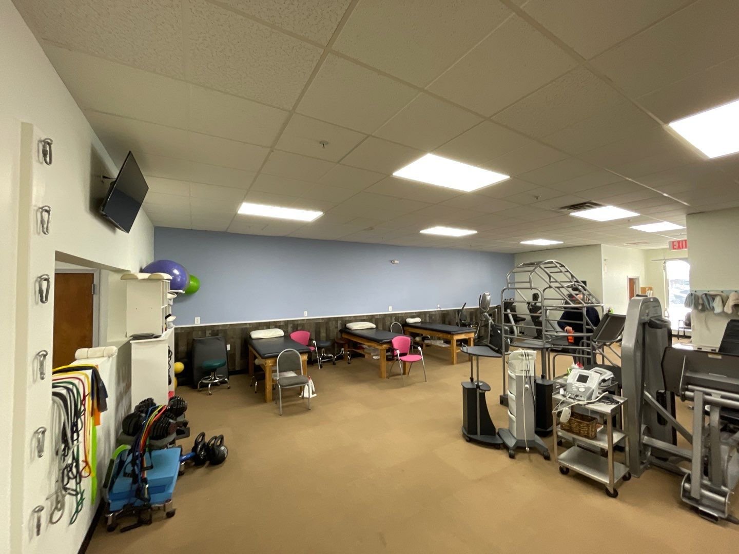 NY-Greece-MVPT treatment area with PT Tables and equipment