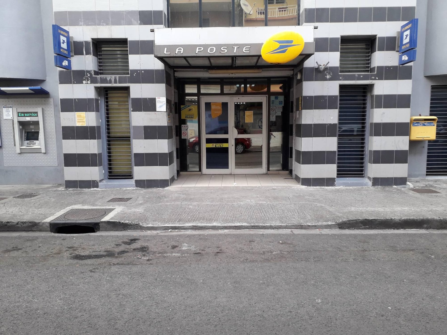 La Poste FORT DE FRANCE TERRES SAINVILLE (97200) La Poste