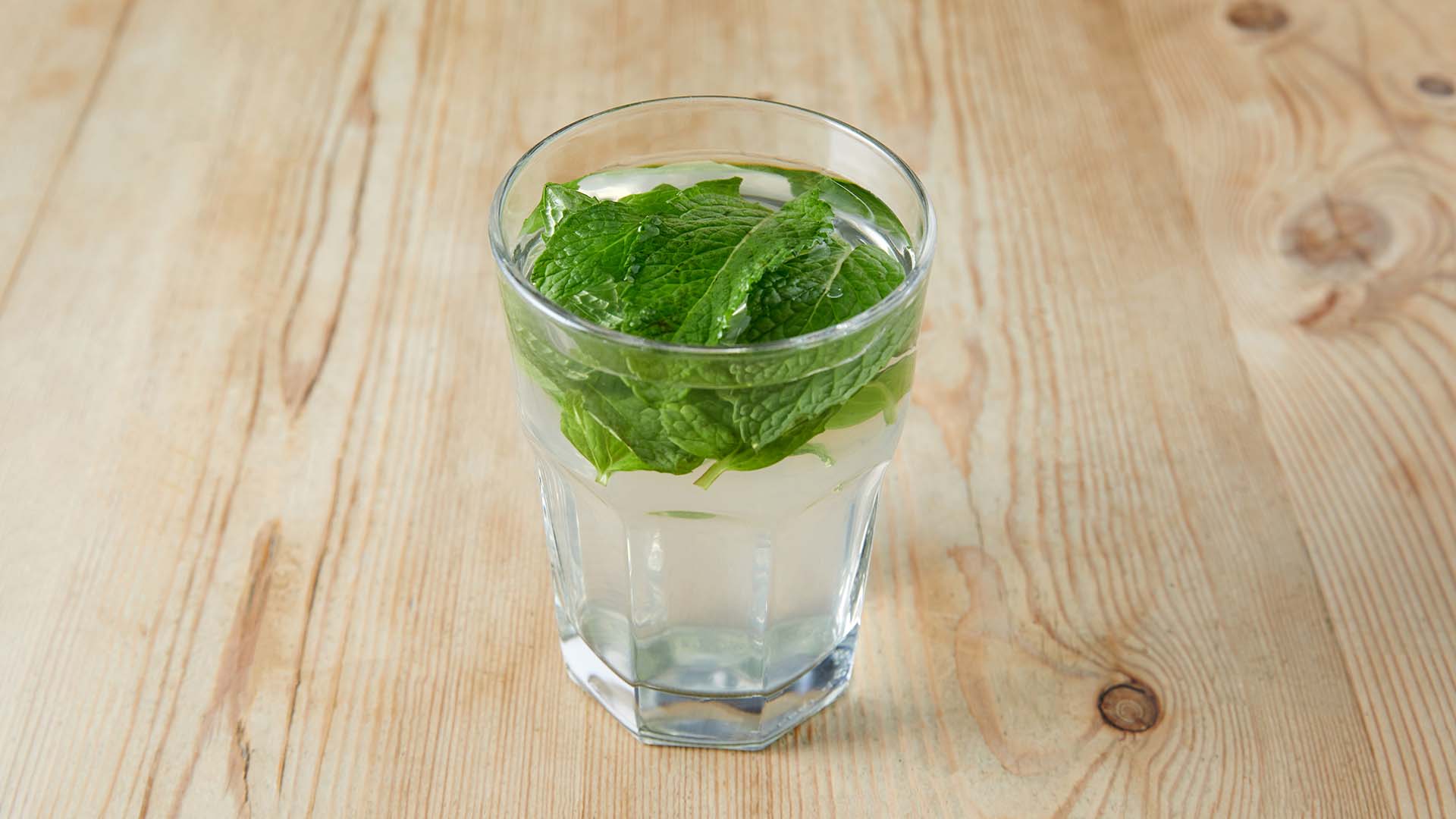 LPQ Iced Coconut Water With Mint