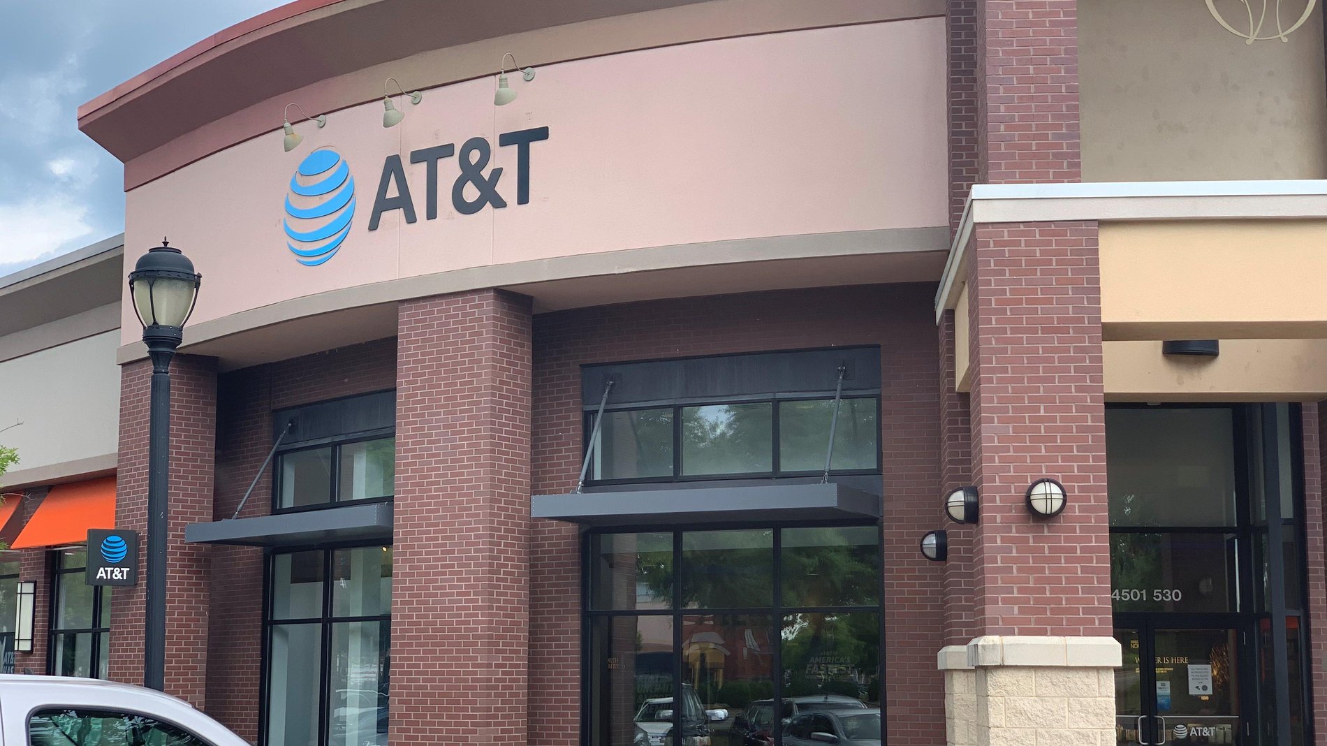 AT&T Store White Oak iPhone SE w/ Curbside Pickup Richmond, VA
