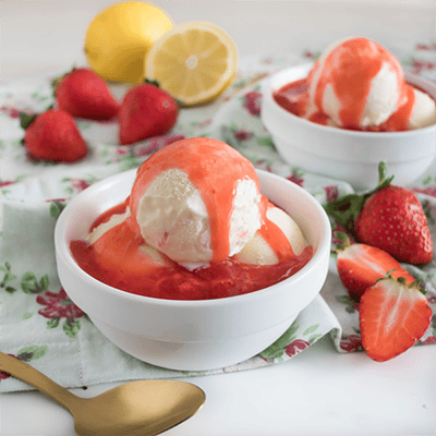 strawberry sundae with vanilla ice cream