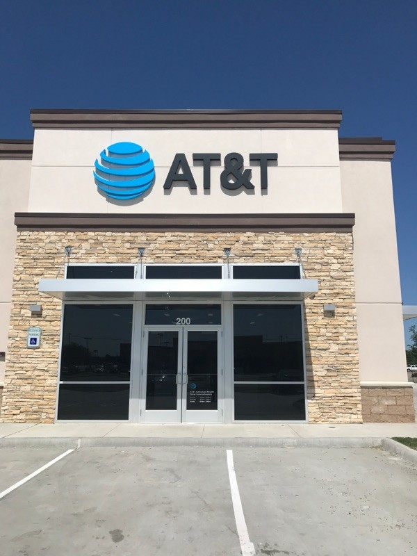 Navarro Street Store Apple iPhone 12 and Samsung Devices Victoria, TX