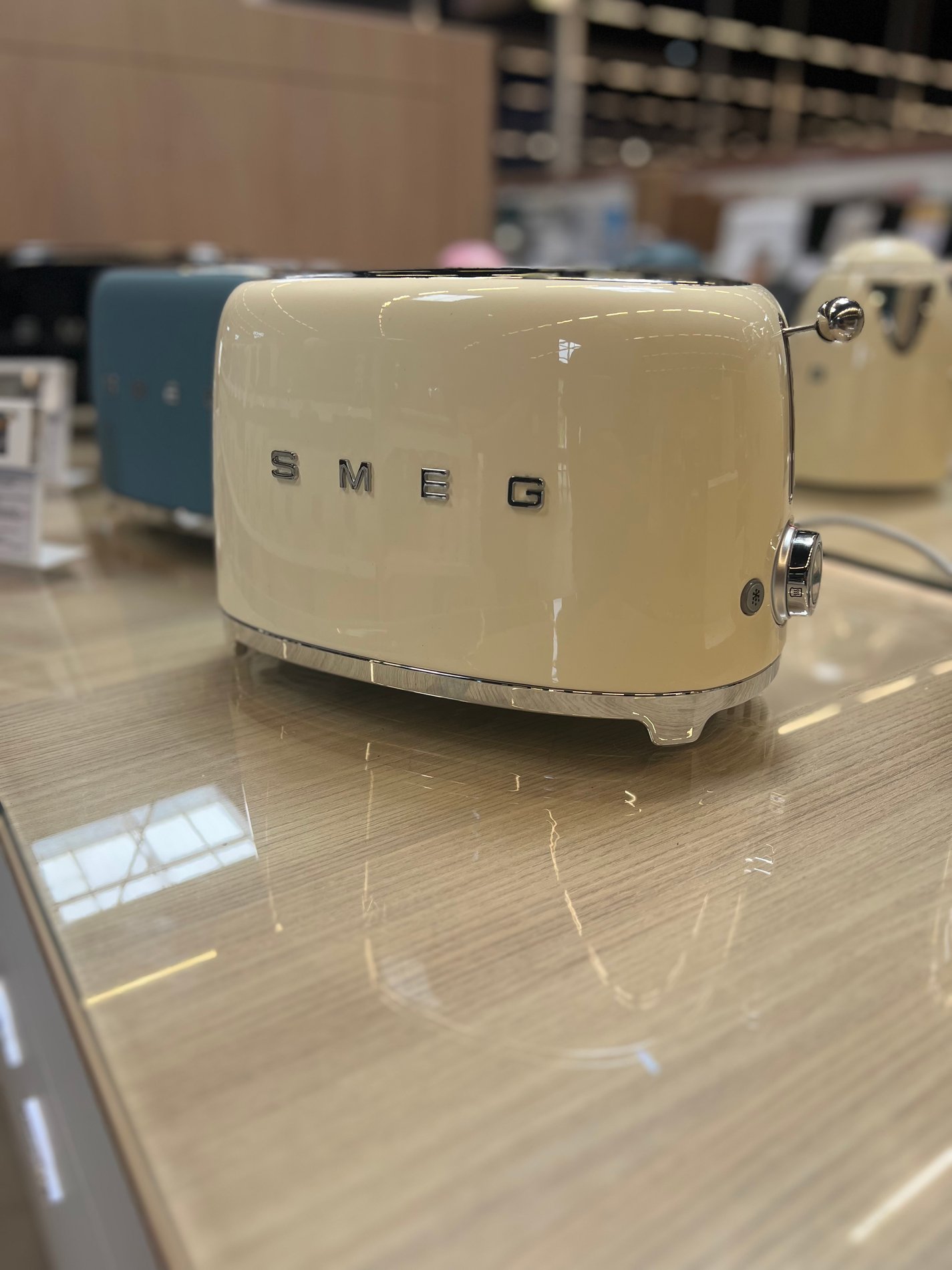 grille pain creme smeg dans votre magasin boulanger st quentin