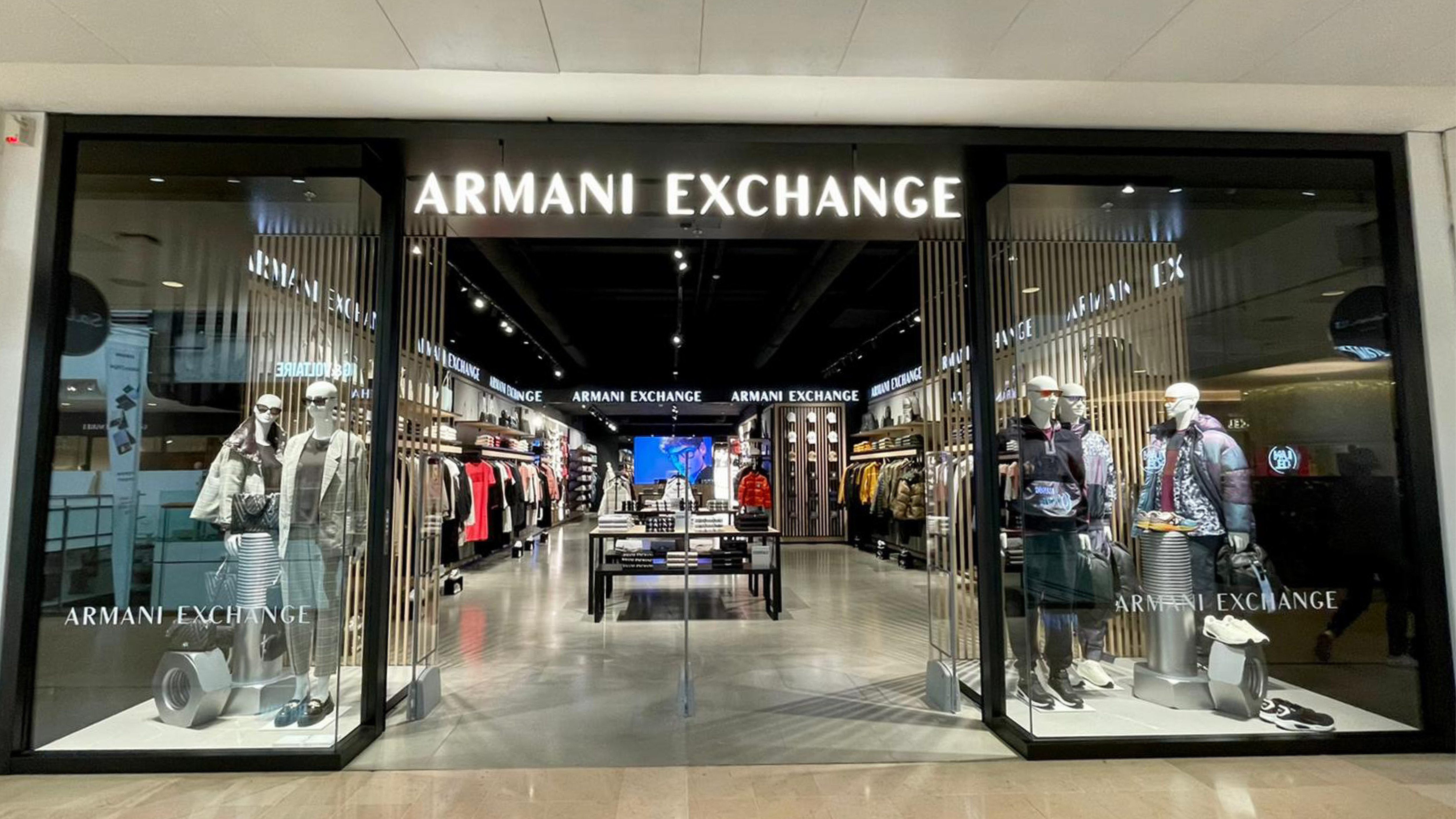 Men's Clothing in Paris La Défense | AX Armani Exchange Paris La Defense