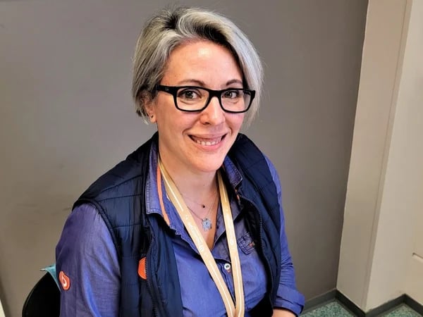 Sabine responsable service client  Boulanger Libourne