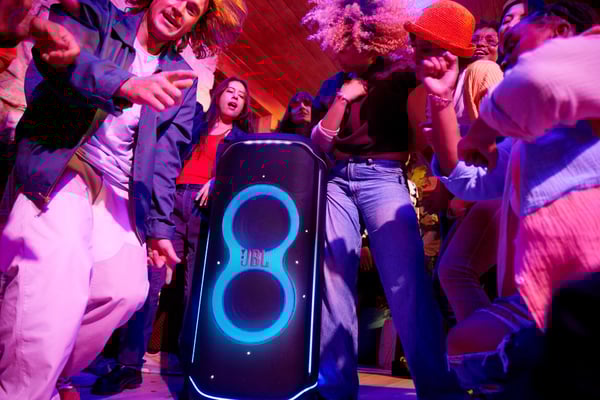 Faites vibrer vos potes avec la JBL 710 pour la fête de la musique, disponible à Boulanger Dijon Quetigny