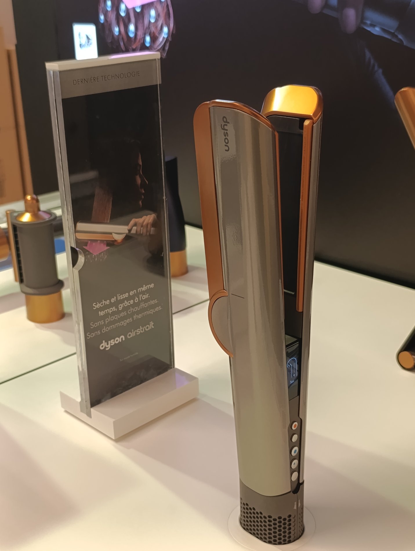 Lisseur Airstrait Dyson au magasin Boulanger Lyon - Les Cordeliers