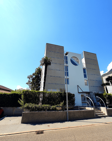 Edificio con due posteggi riservati - Fisioretapia Bellinzona