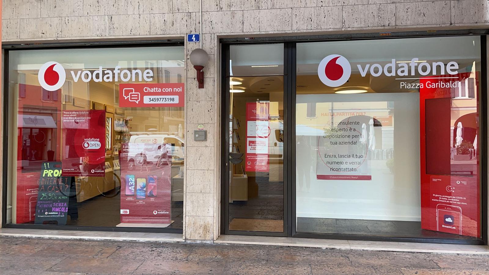 Vodafone Store | Piazza Garibaldi