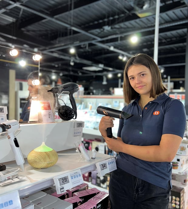 Manon, vendeuse rayon petit électroménager Boulanger Pontarlier