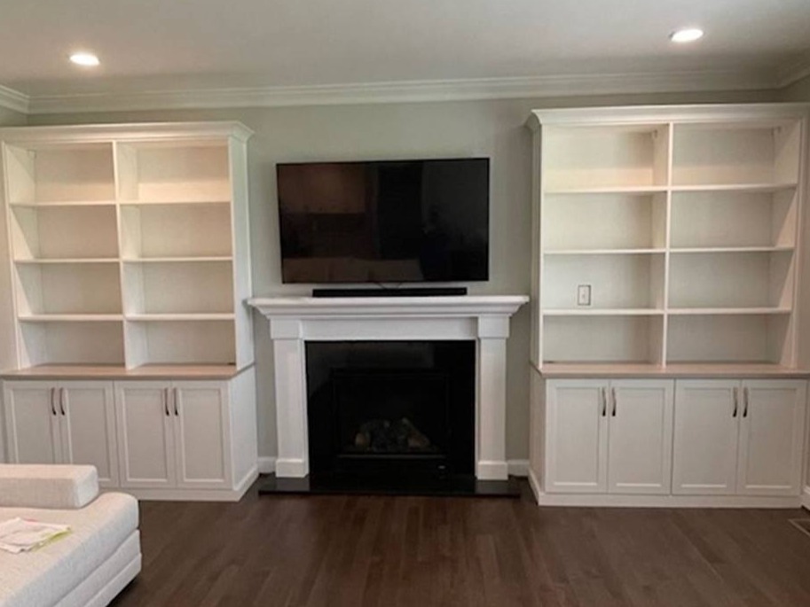 Richmond - Custom closets - Living room built-in bookshelves around TV and fireplace