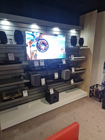 Home Studio côté tourne disque de votre magasin Boulanger Montmorot !