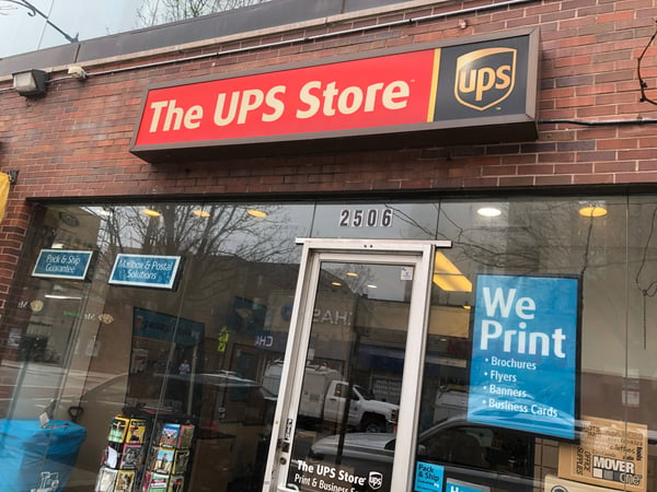 Facade of The UPS Store Lincoln Park