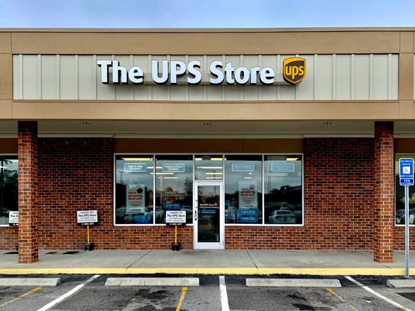 Fachada de The UPS Store Abercorn St