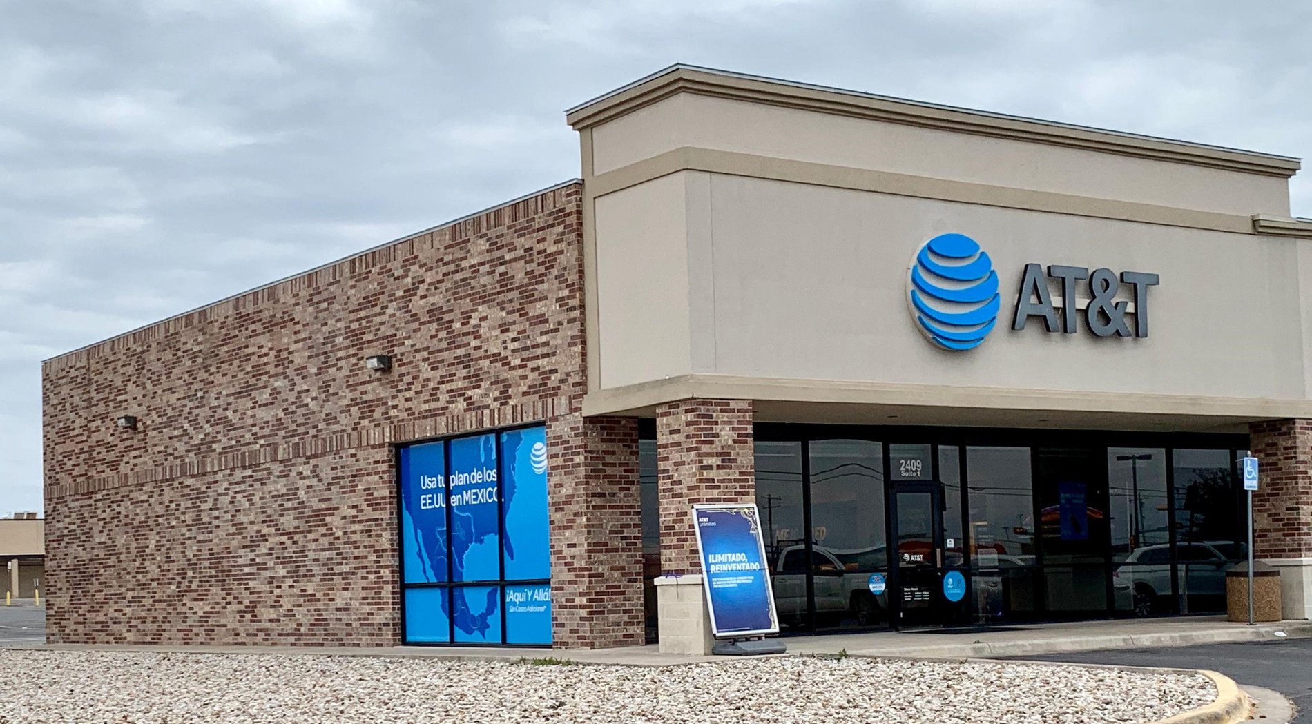 Del old. At&t сотовая связь. Американские операторы связи. АТТ США. At&t Store Pueblo.