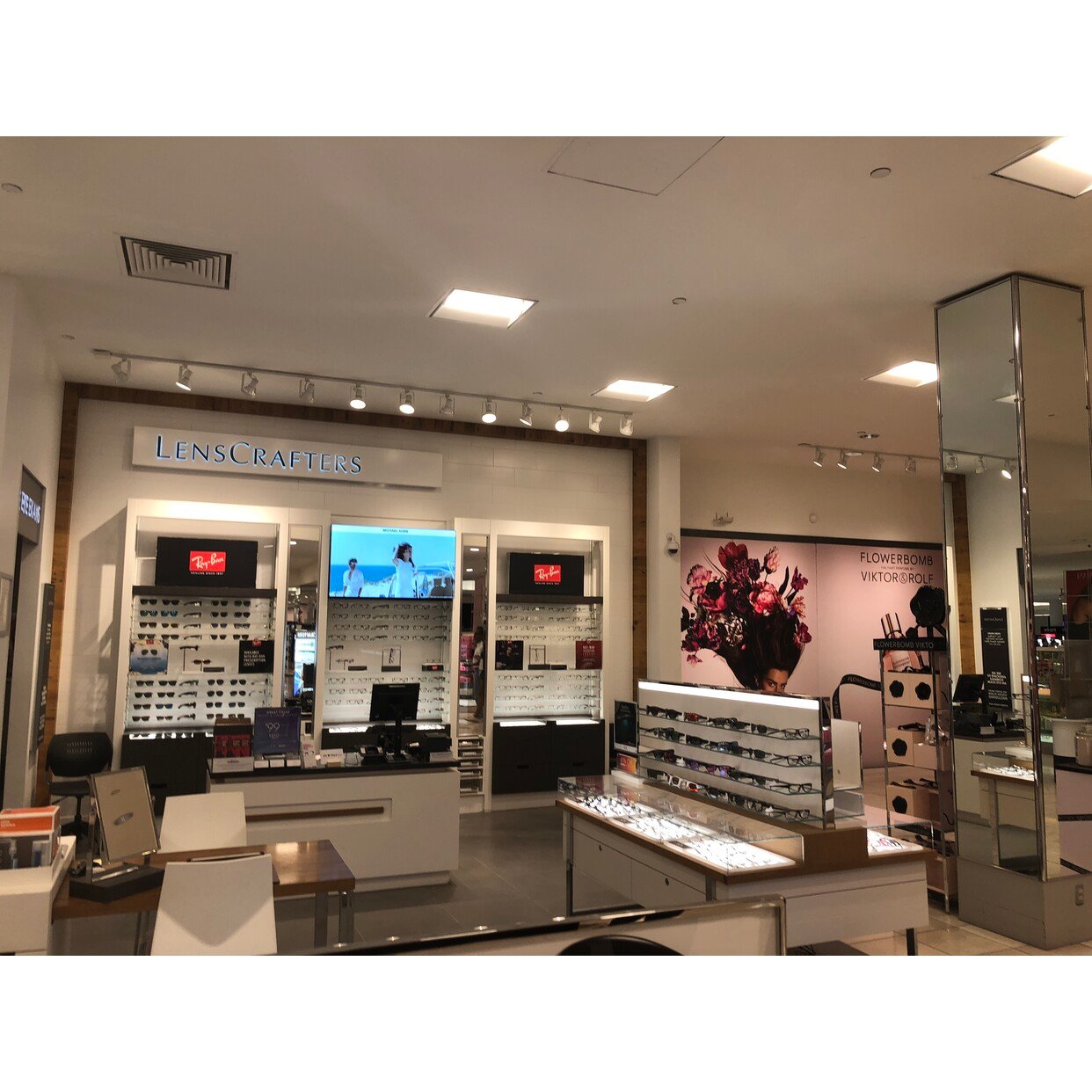 LensCrafters in Oak Brook, IL, 280 Oakbrook Center Mall