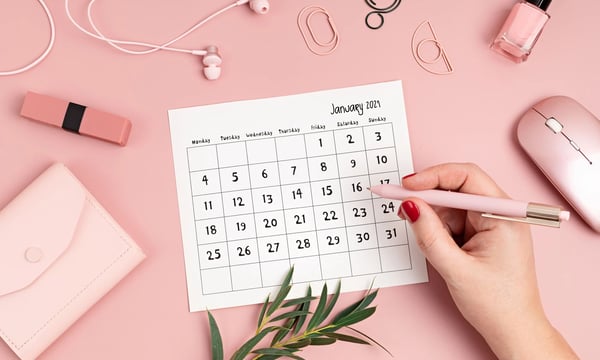 カレンダーと手元イメージ