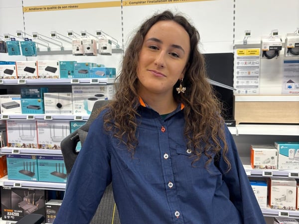 Julie fait partie de la Team Bourg-en-Bresse depuis Juillet 2025 dans cadre de ses études en alternance en vente! 
Elle vous accompagne et vous conseille en fonction de vos besoins par la qualité de sa relation client et par ses conseils d’usage. 
Ses points forts, la téléphonie et les produis du rayon Beauté.