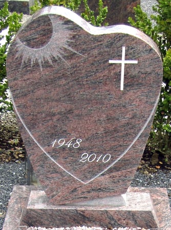 Stèle forme cœur en granit Rose Dalva poli
