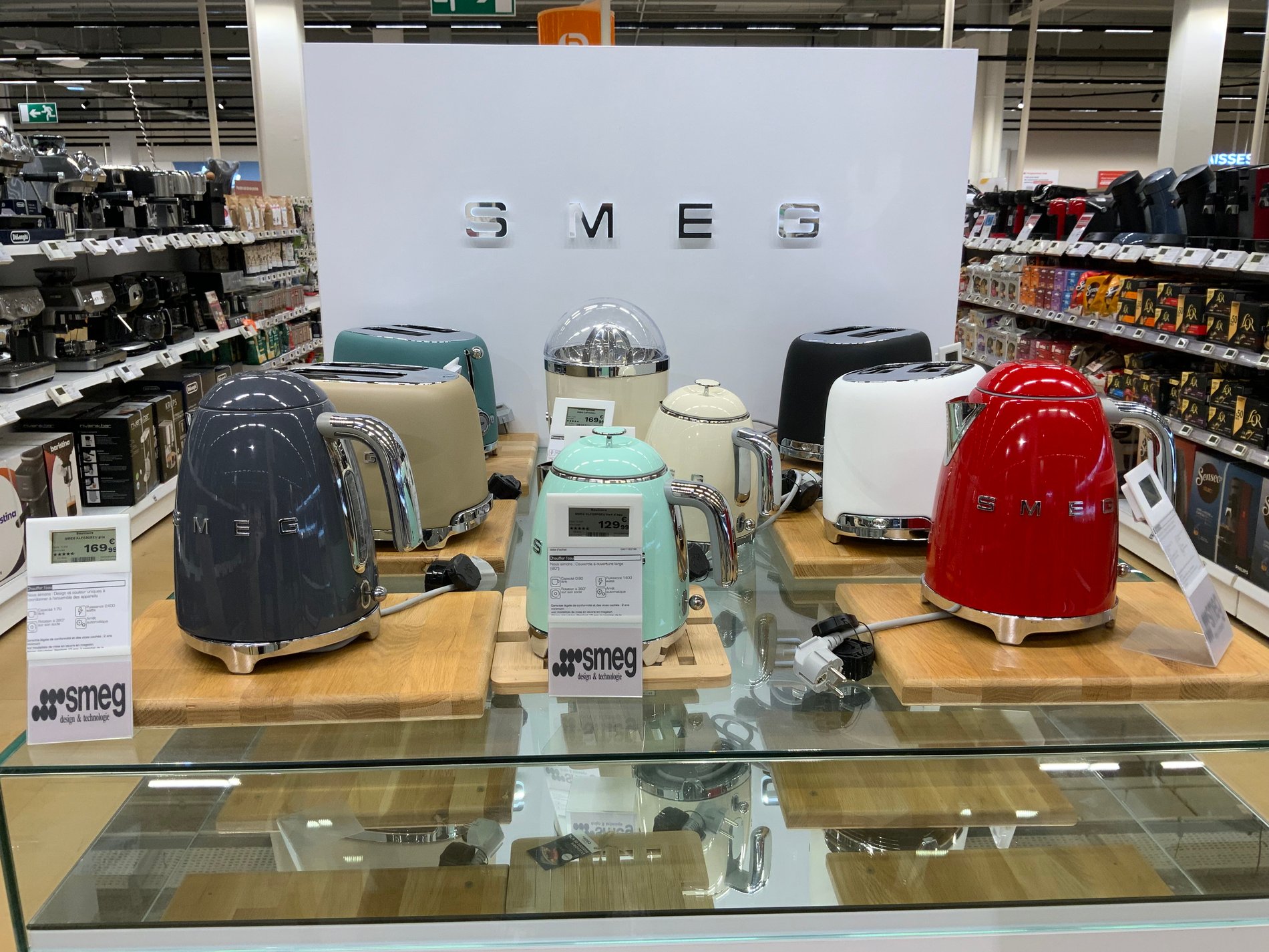 Robot pâtissier, grille pain, ... SMEG