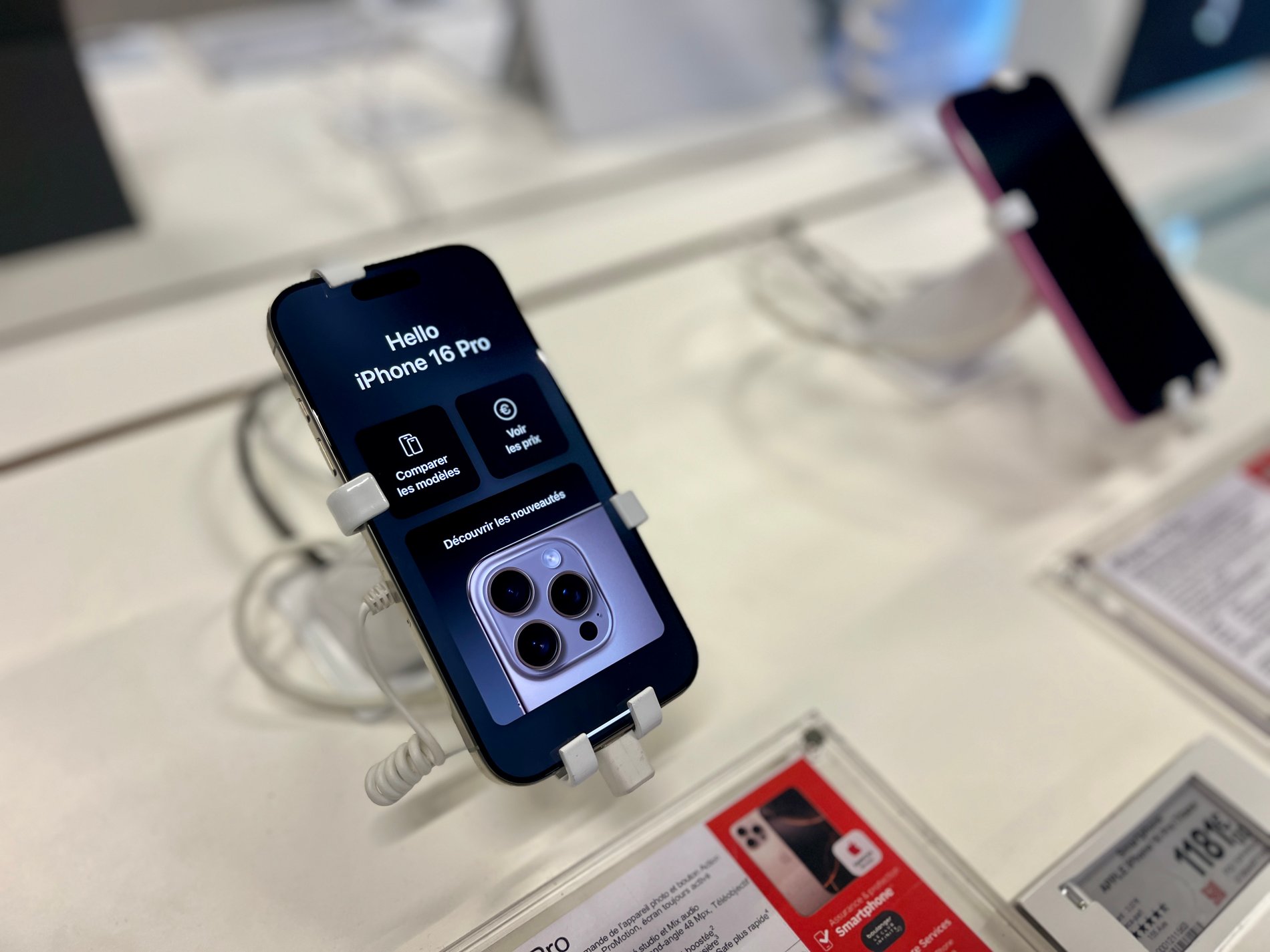 iPhone 16 Pro et 16e au sein du magasin Boulanger Aix-en-Provence proche de Puyricard, Venelles, Pertuis et Eguilles