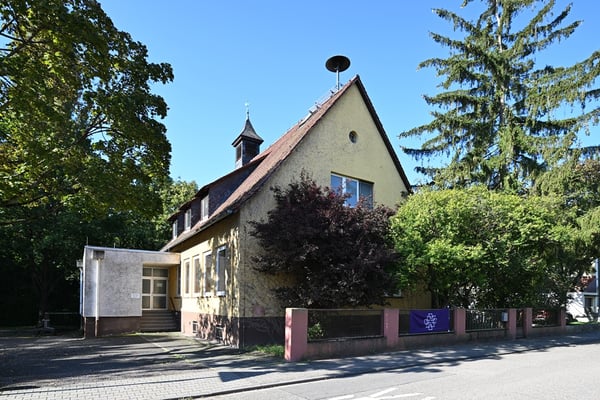 Kirchsaal in der alten Schule Rosengarten (Foto: Ben Pakalski)