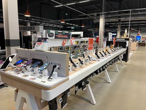 Boulanger Wittenheim Mulhouse, magasin électroménager et multimedia, téléphones portables, avec les marques iPhone, Samsung, Oppo, Xiaomi