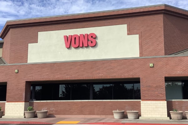 Vons Store Front Picture at 940 Arneill Rd in Camarillo CA