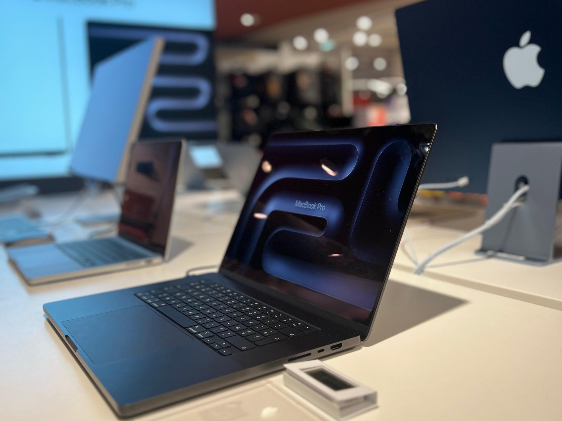 Mac Book Pro à Boulanger Paris Beaugrenelle