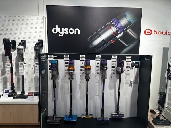 Rayon aspirateur balai Dyson chez Boulanger Parly2